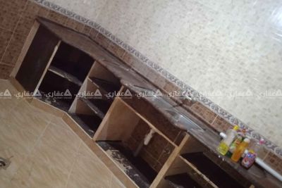 شقة للبيع تقع على الشارع الرئيسي مباشرة شقة للبيع تقع على الشارع الرئيسي مباشرة